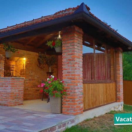 Vacation Home Alan 2 Kulen Vakuf Exteriér fotografie