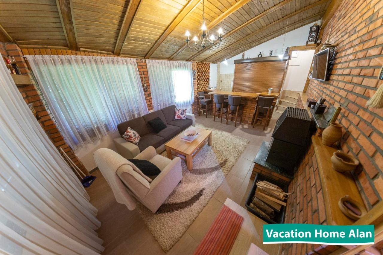 Vacation Home Alan 2 Kulen Vakuf Exteriér fotografie