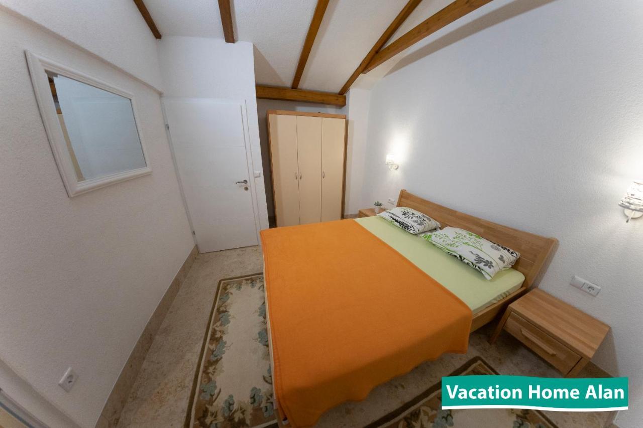Vacation Home Alan 2 Kulen Vakuf Exteriér fotografie
