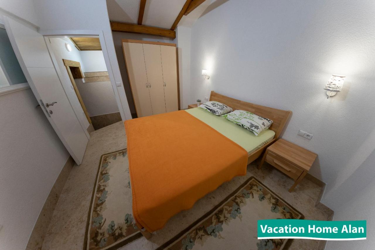Vacation Home Alan 2 Kulen Vakuf Exteriér fotografie