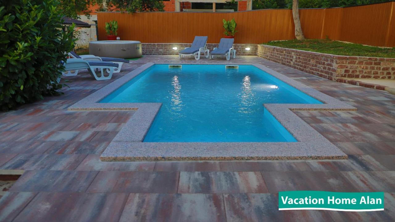 Vacation Home Alan 2 Kulen Vakuf Exteriér fotografie