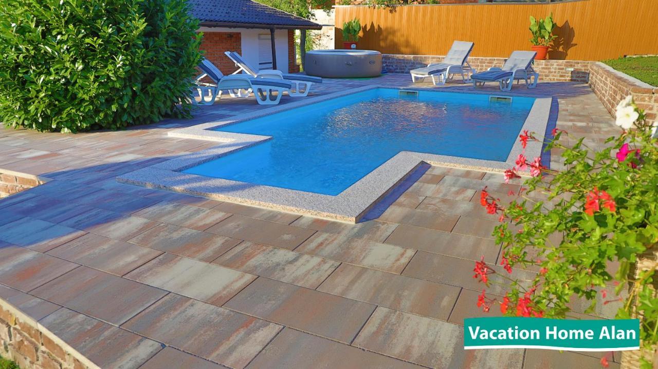 Vacation Home Alan 2 Kulen Vakuf Exteriér fotografie