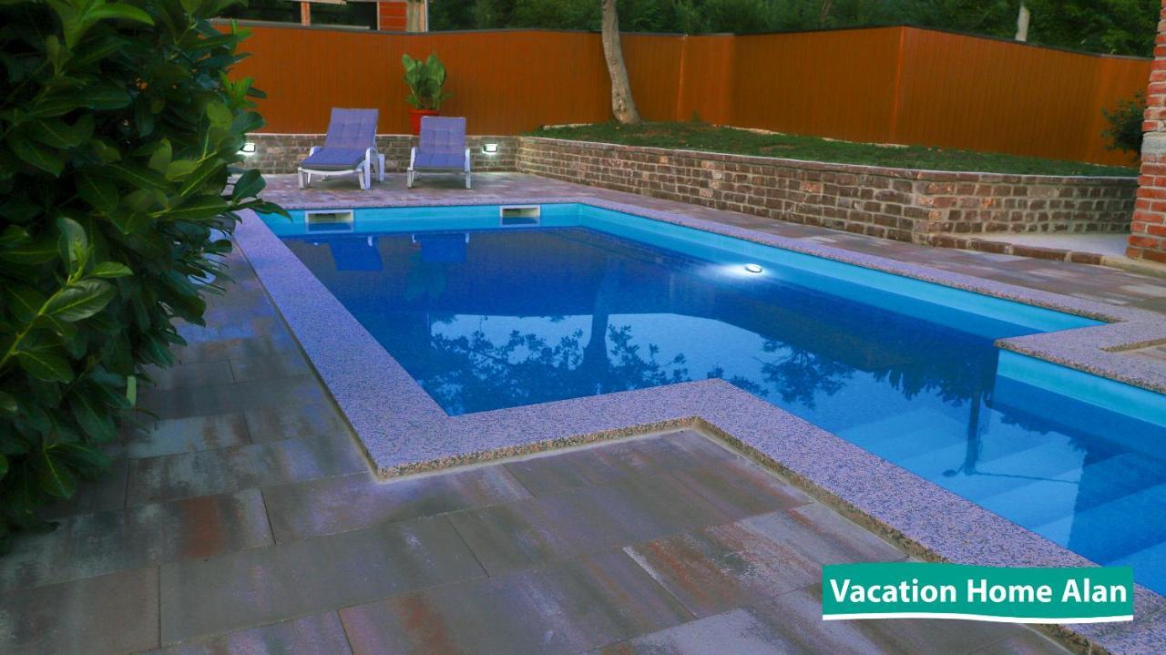 Vacation Home Alan 2 Kulen Vakuf Exteriér fotografie