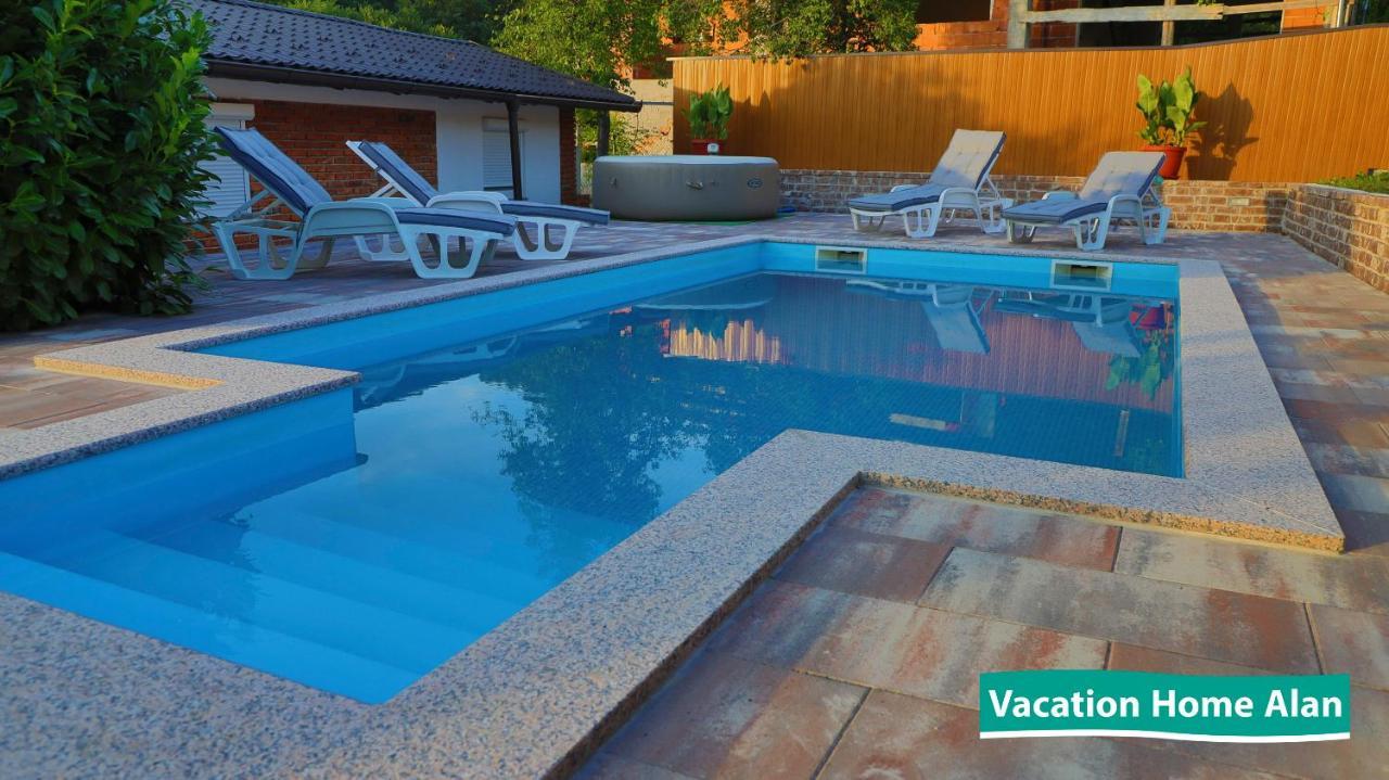 Vacation Home Alan 2 Kulen Vakuf Exteriér fotografie