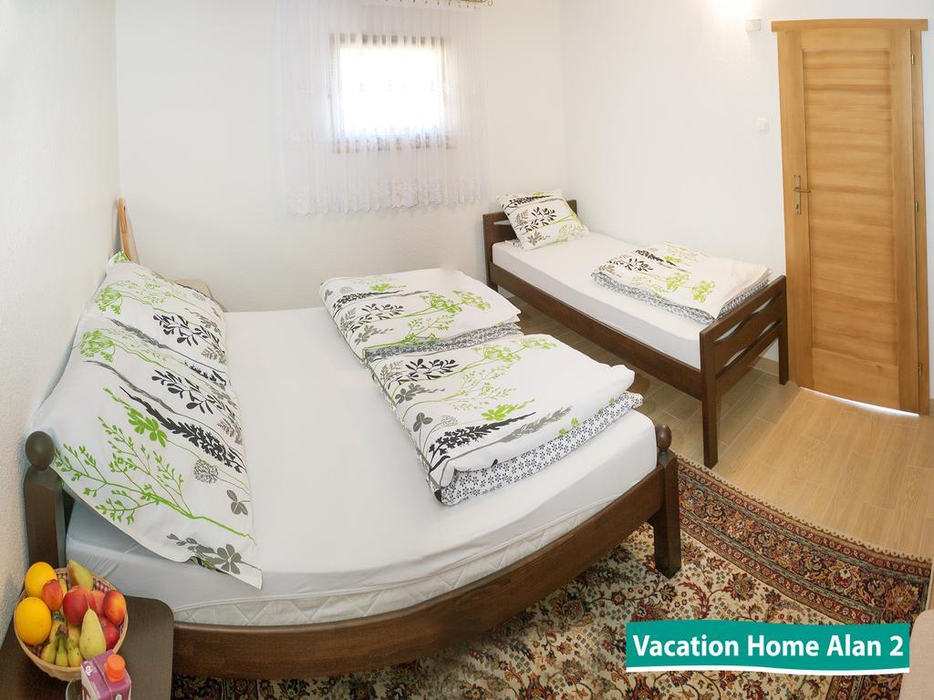 Vacation Home Alan 2 Kulen Vakuf Exteriér fotografie