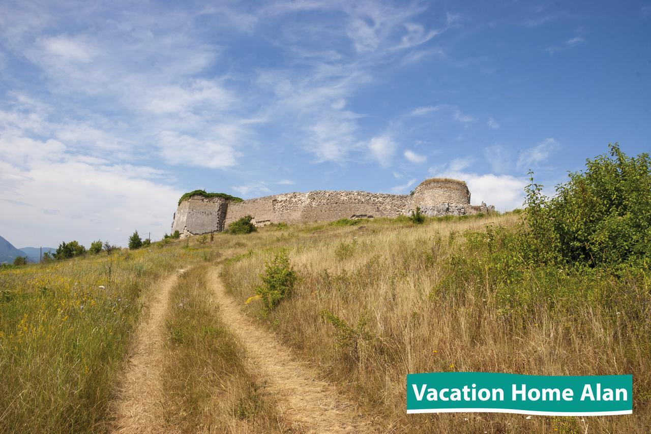 Vacation Home Alan 2 Kulen Vakuf Exteriér fotografie