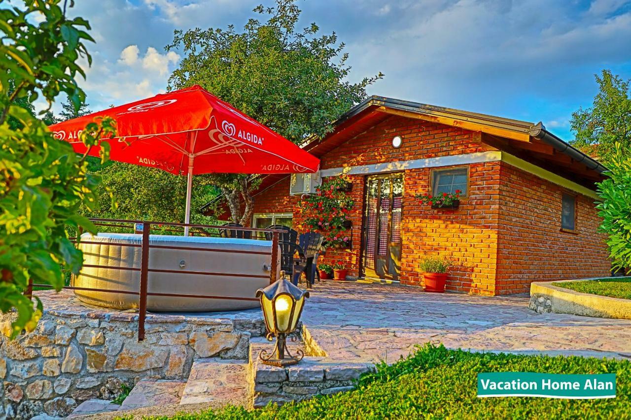 Vacation Home Alan 2 Kulen Vakuf Exteriér fotografie