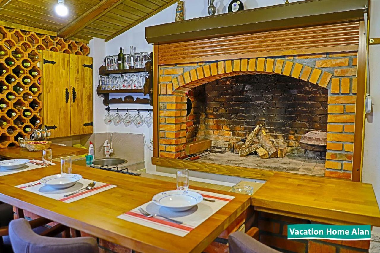 Vacation Home Alan 2 Kulen Vakuf Exteriér fotografie