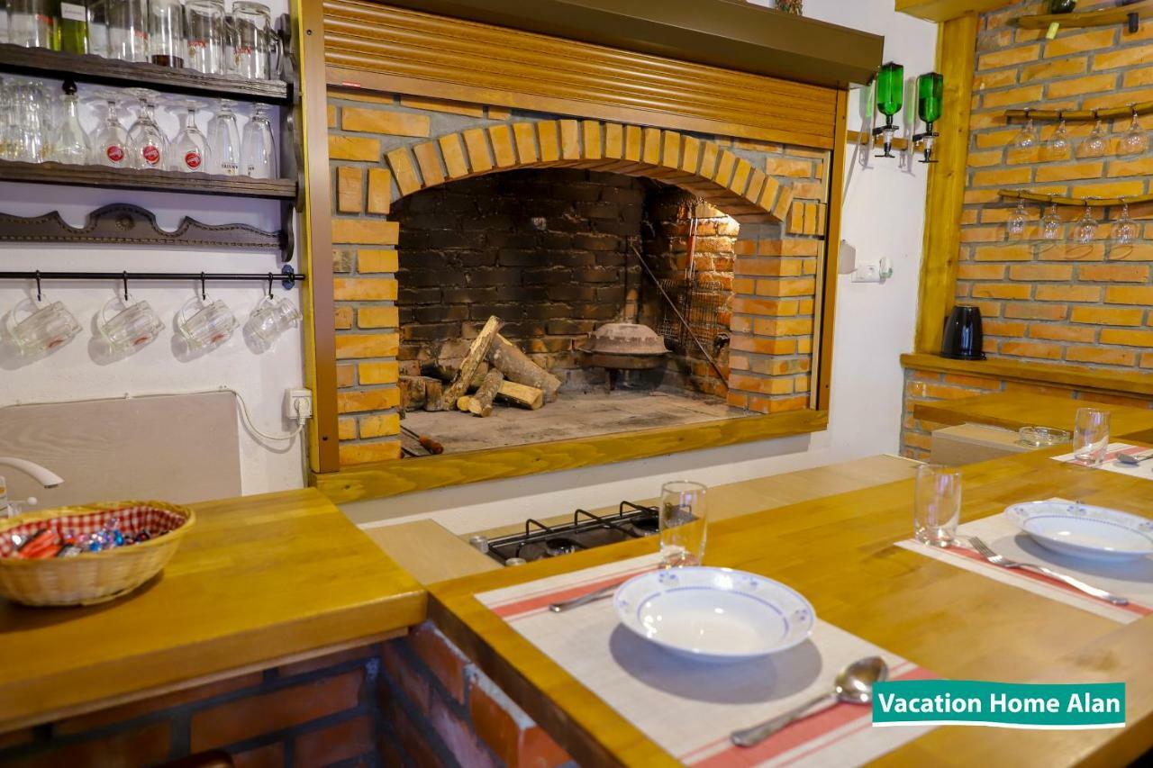 Vacation Home Alan 2 Kulen Vakuf Exteriér fotografie